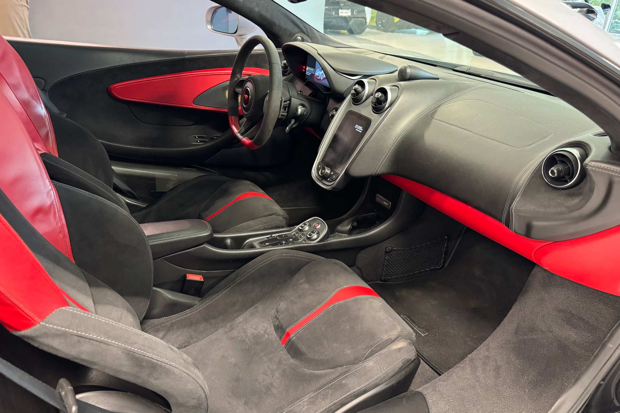 2018 Mclaren 570GT photo 11